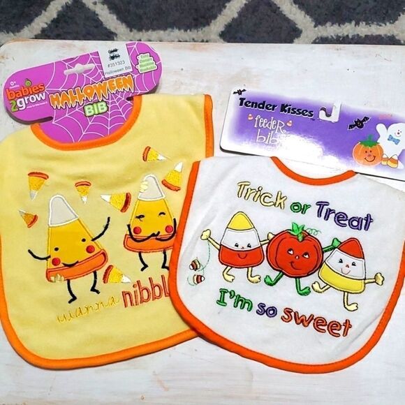 Set of 2 Halloween Baby Bibs Brand New! One Size $5! - Picture 1 of 5